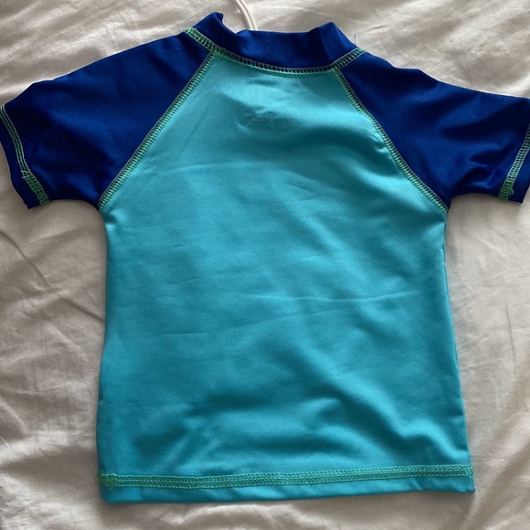 Kid's Short Sleeve Sun & Swim Shirt - Picture 4 of 5